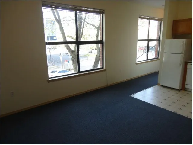 550 sf