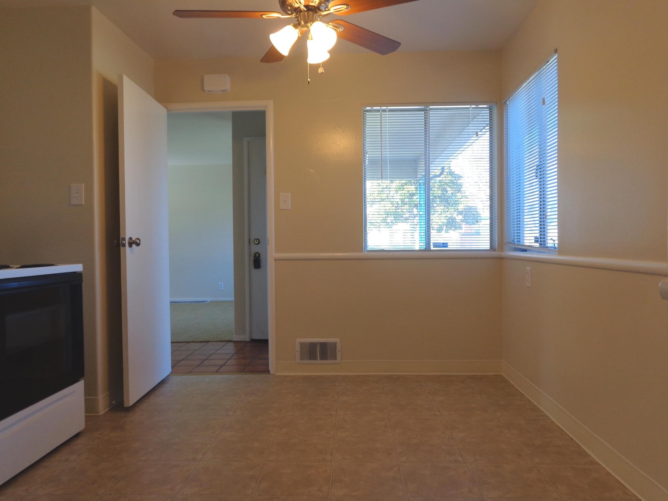 3x2 Breakfast Nook