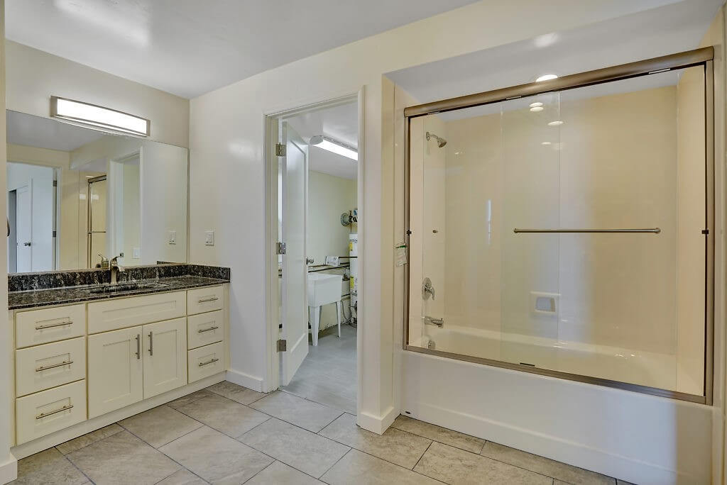 2x2 Bathroom