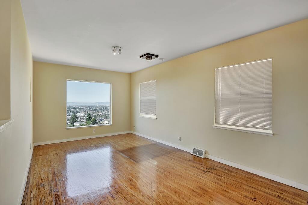 2x2 Living Room