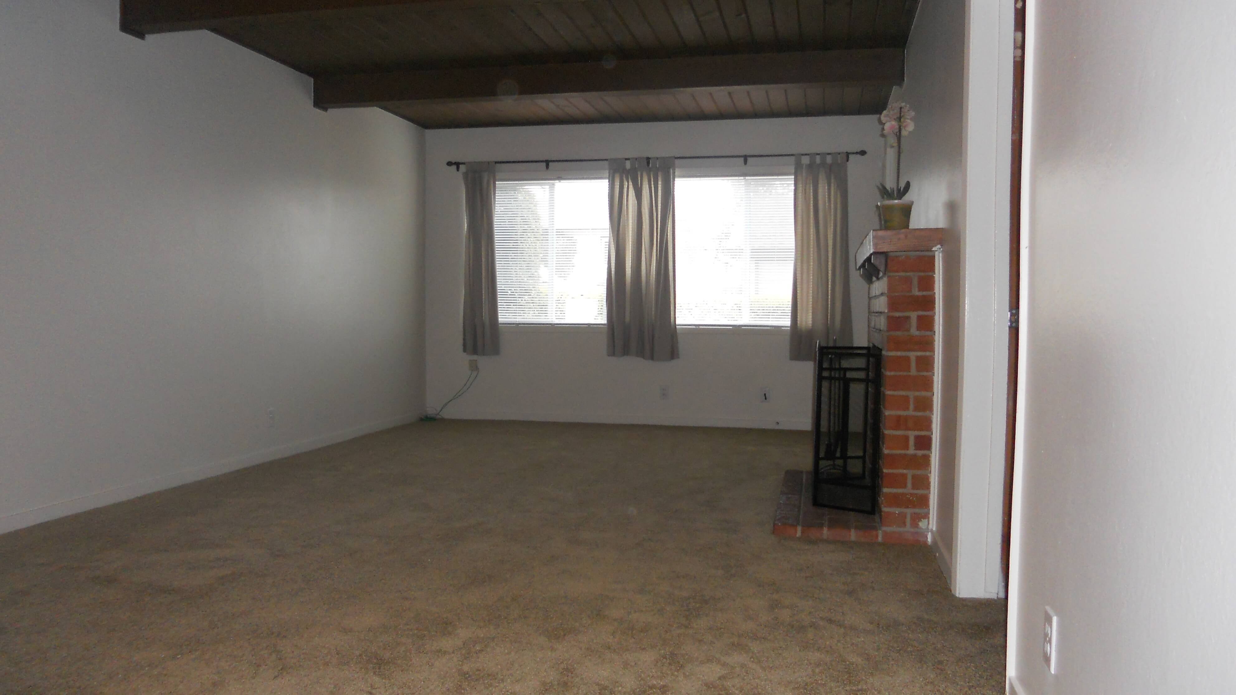4x2 Living Room