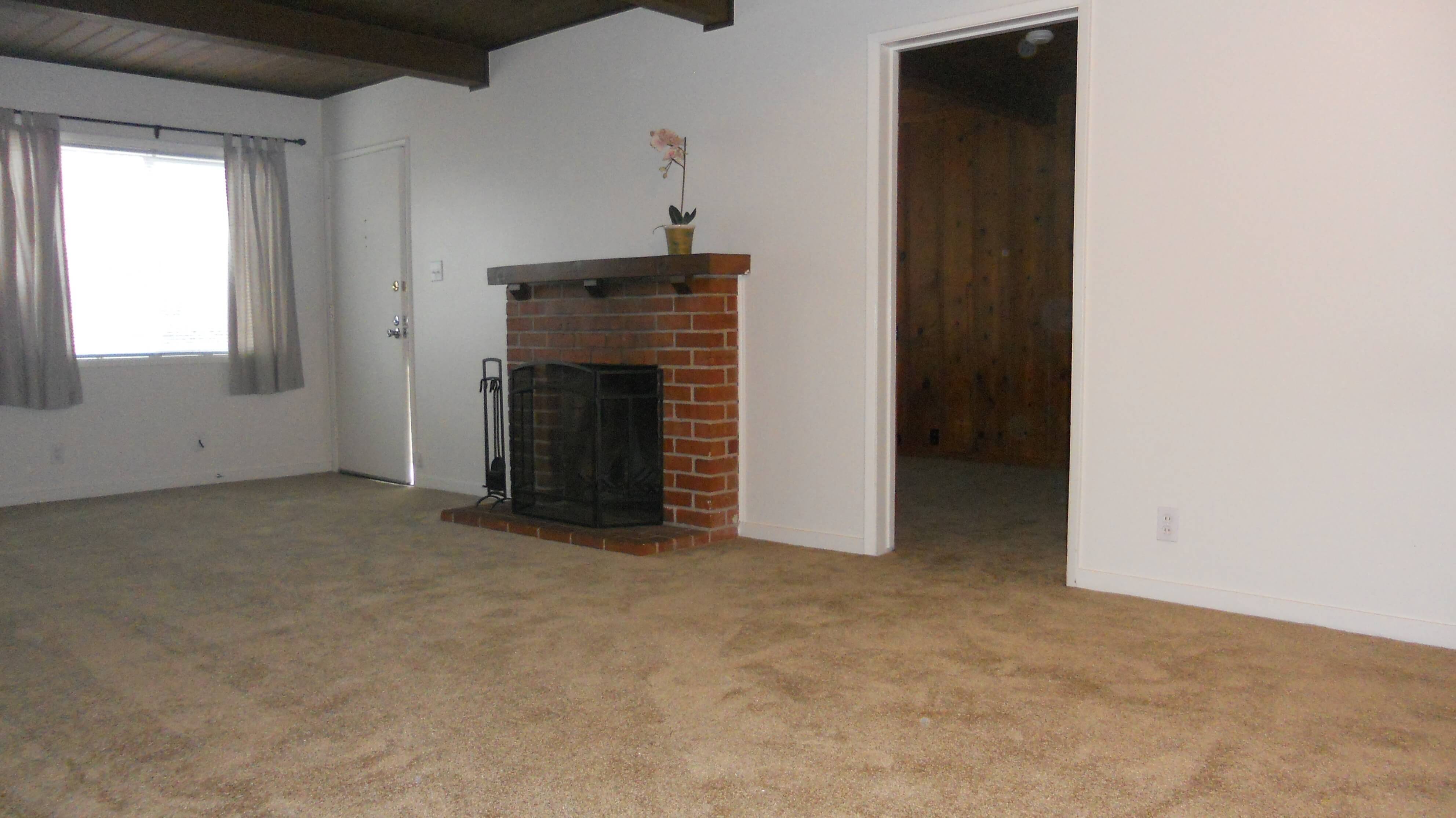 4x2 Living Room