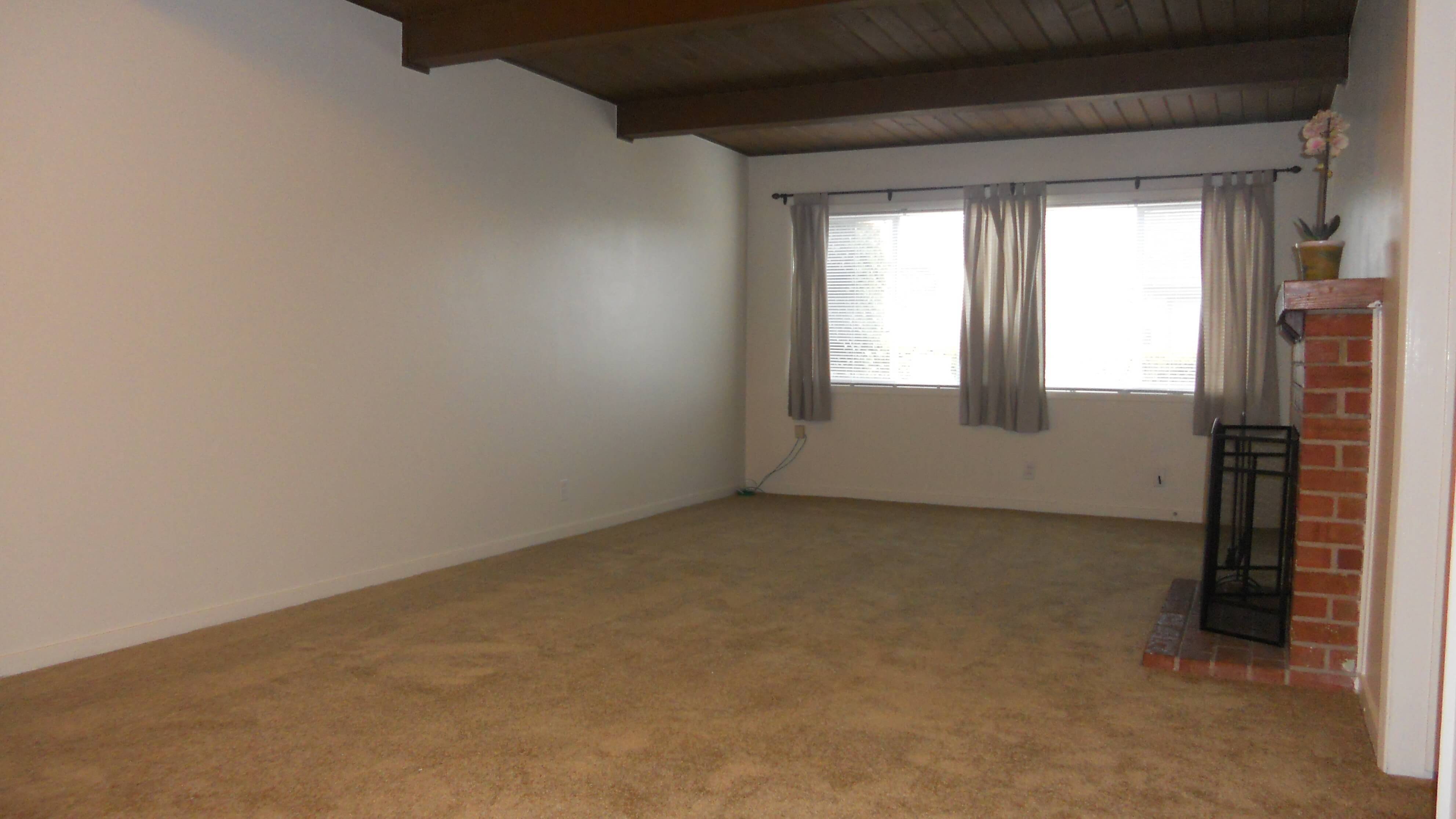 4x2 Living Room