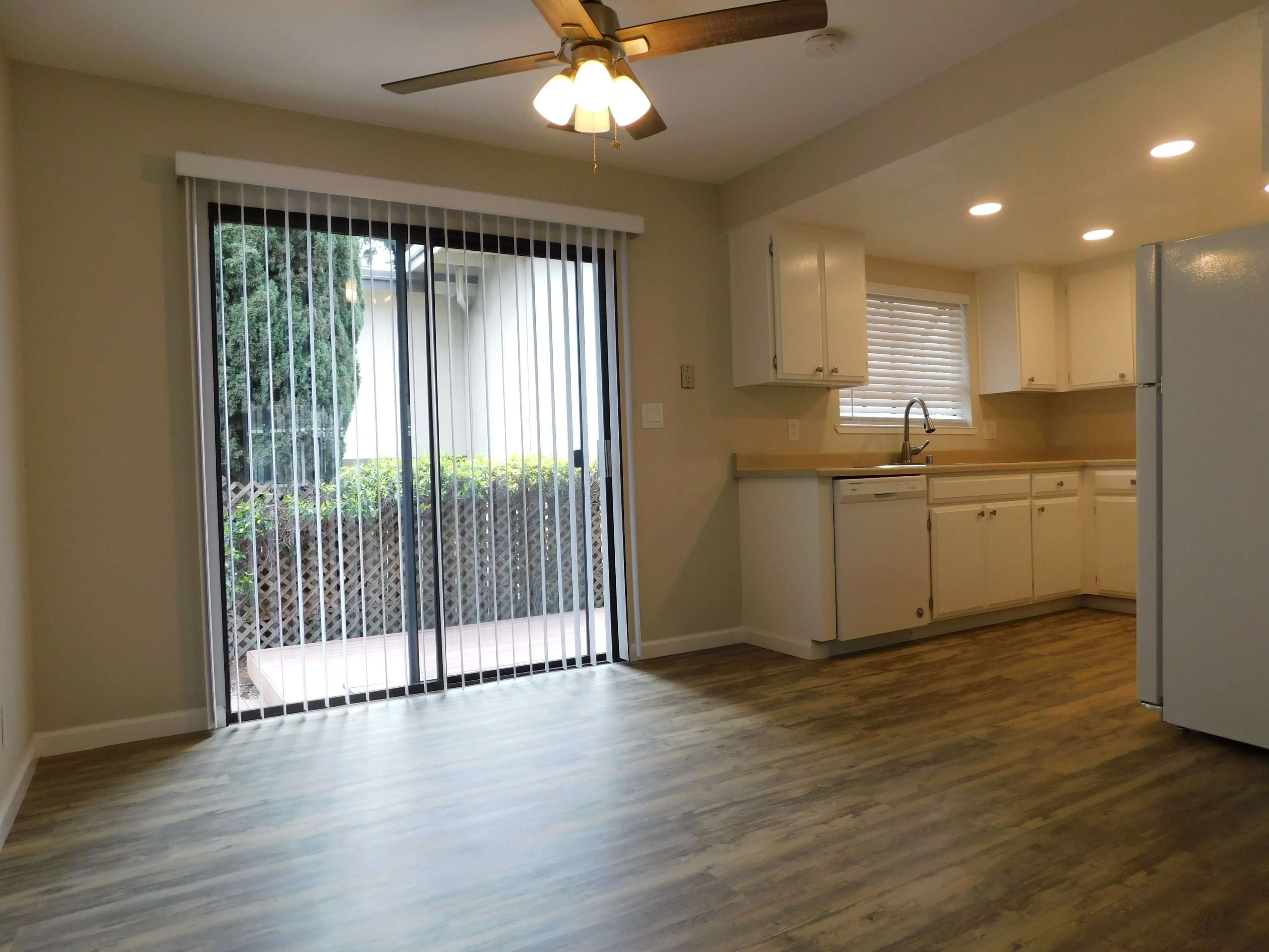 2x1.5 Dining Area