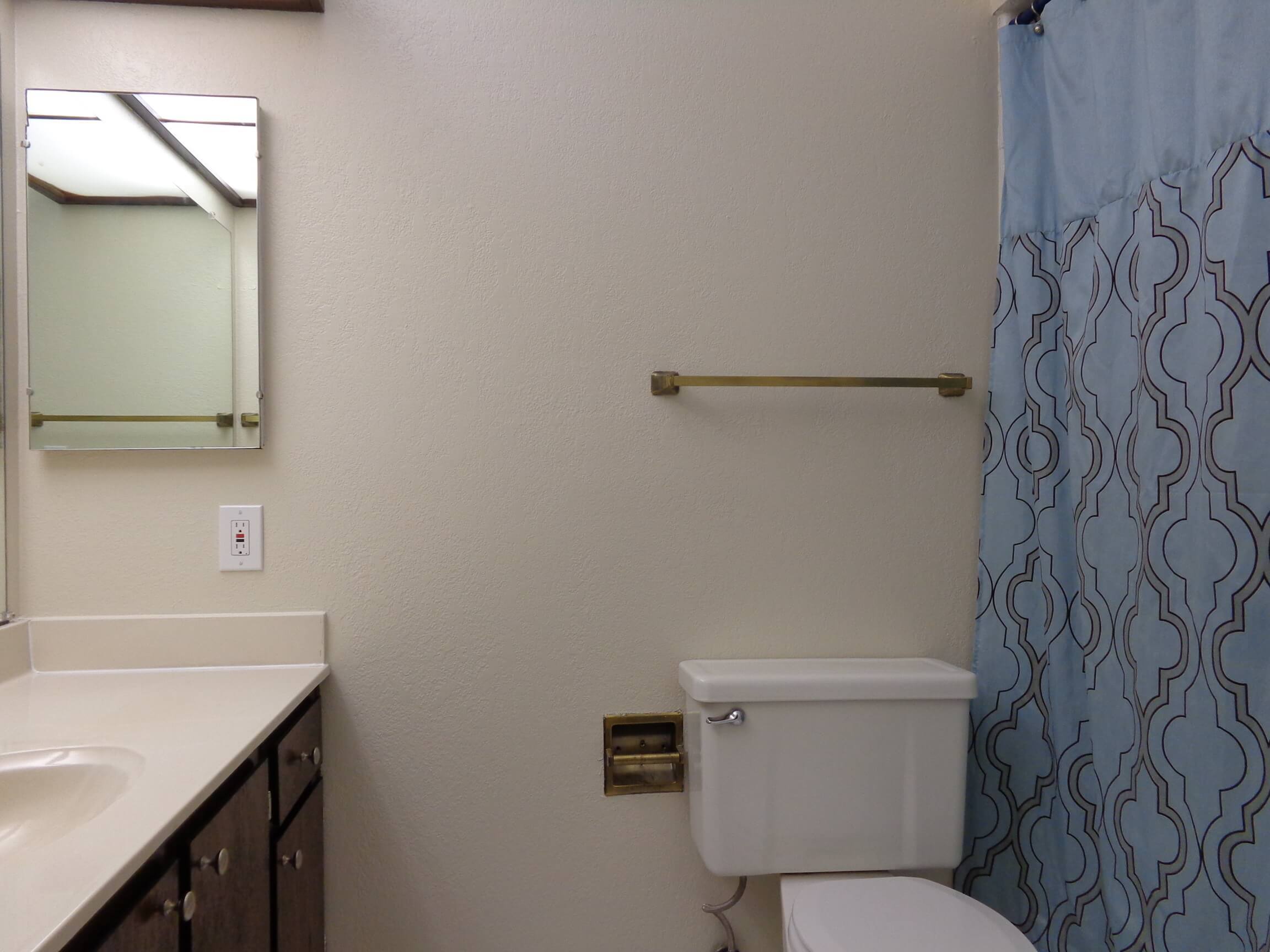 2x2 Bathroom
