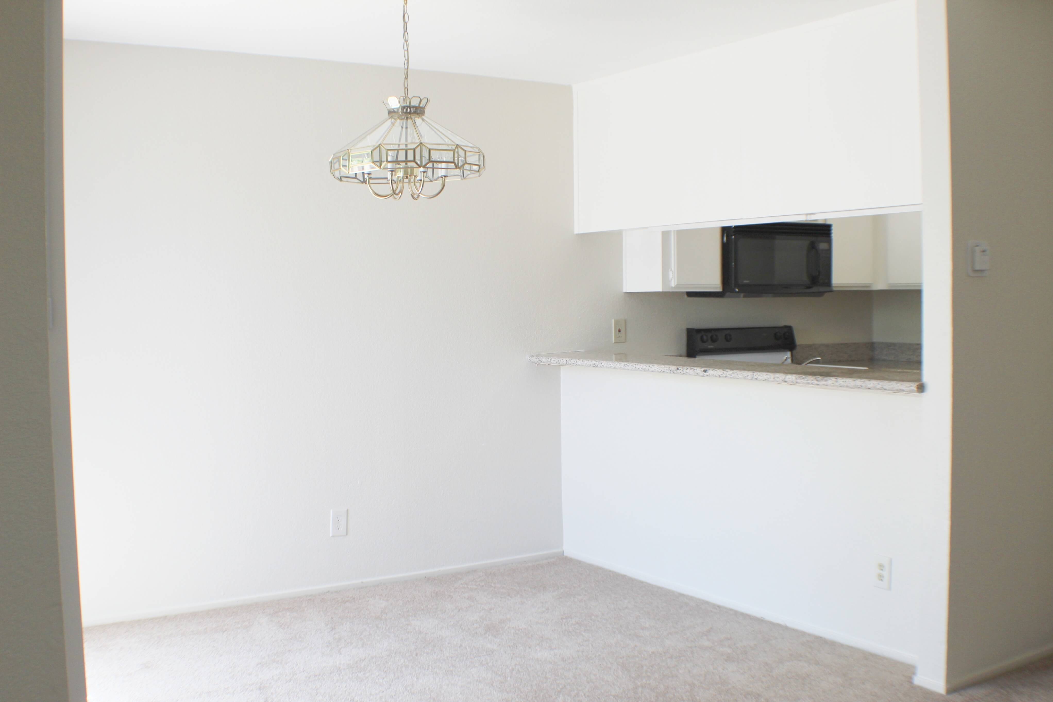 2x2 Dining Area