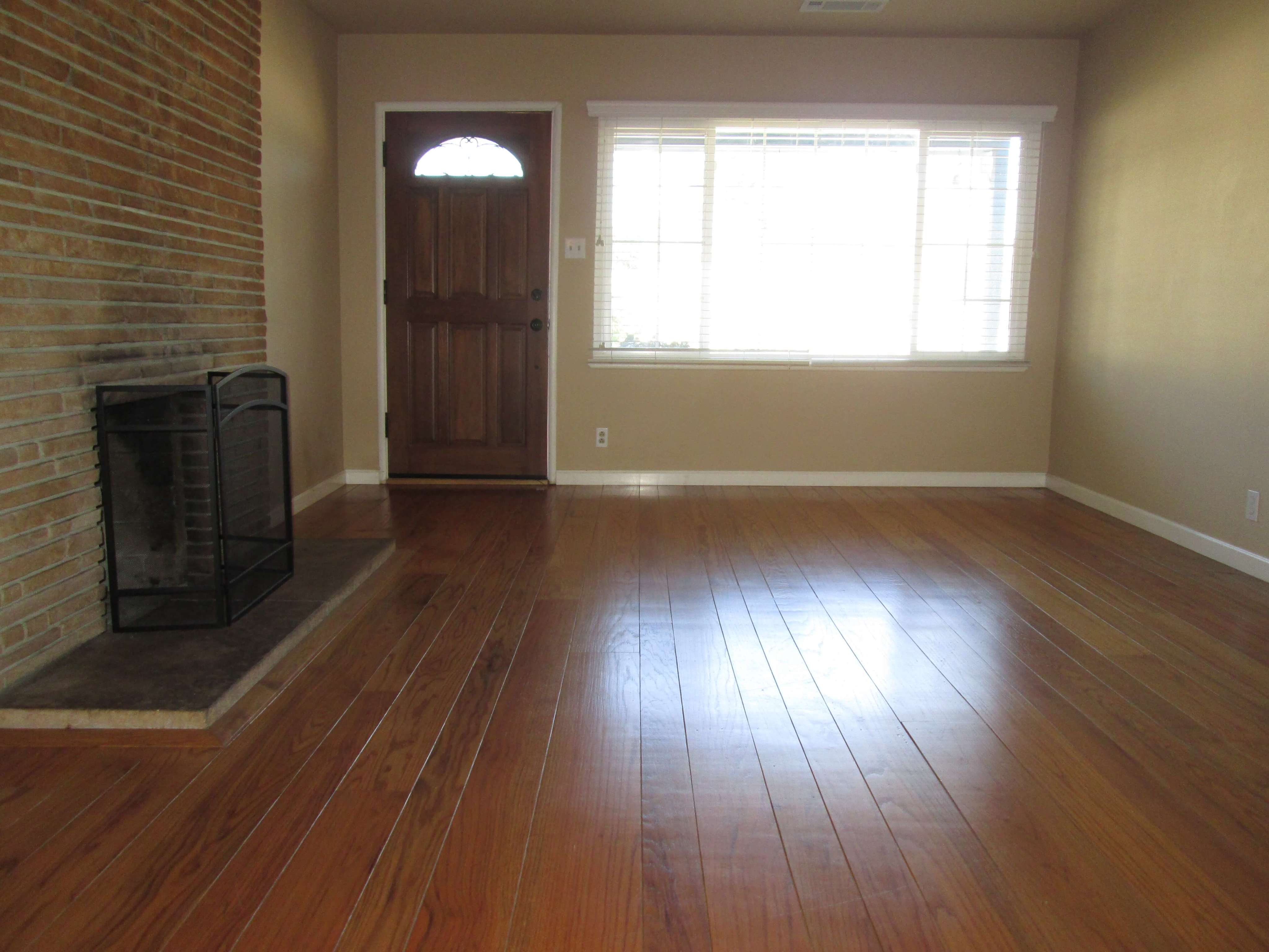 4x2 Living Room