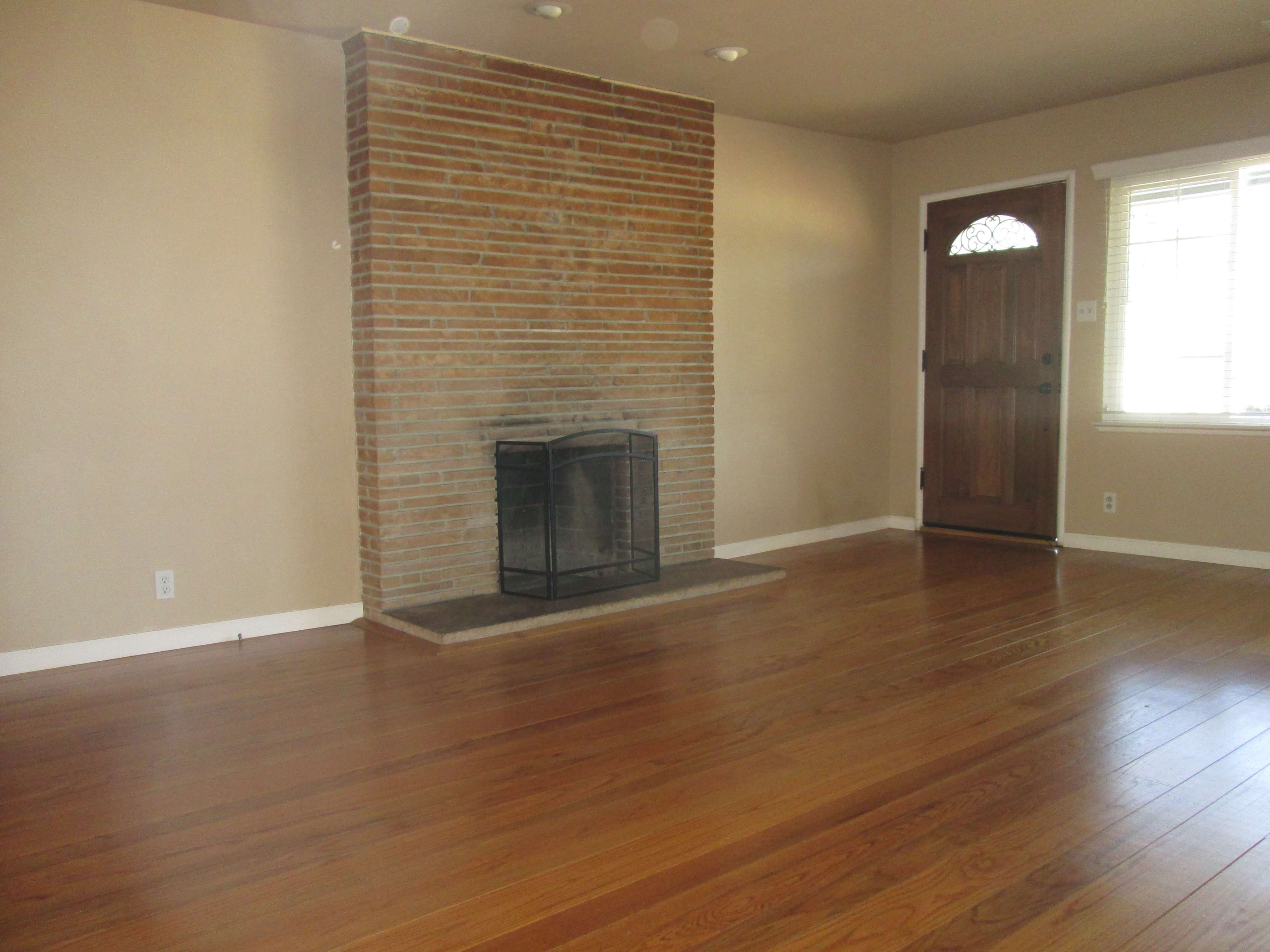 4x2 Living Room