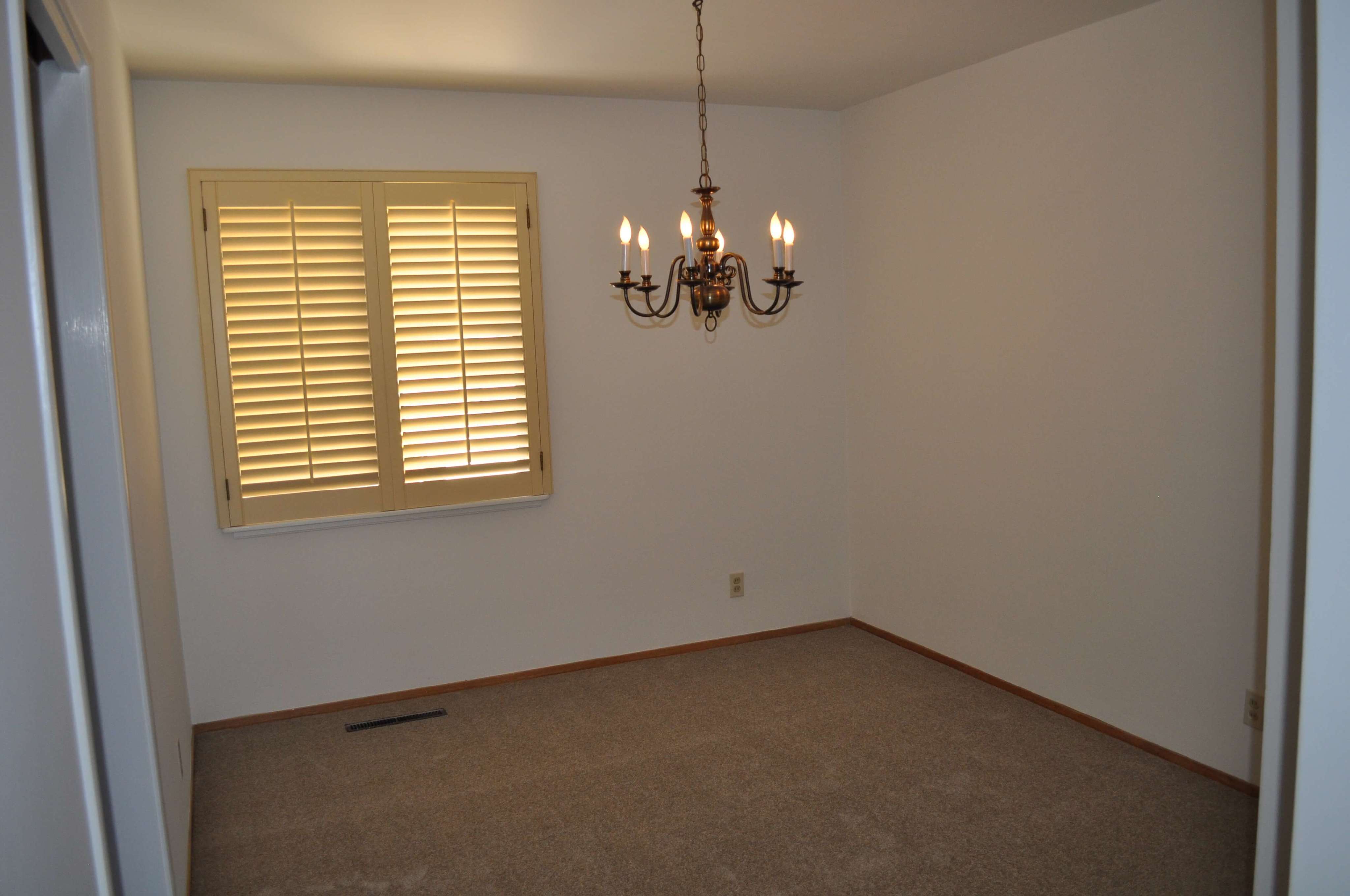 3x2.5 Dining Room
