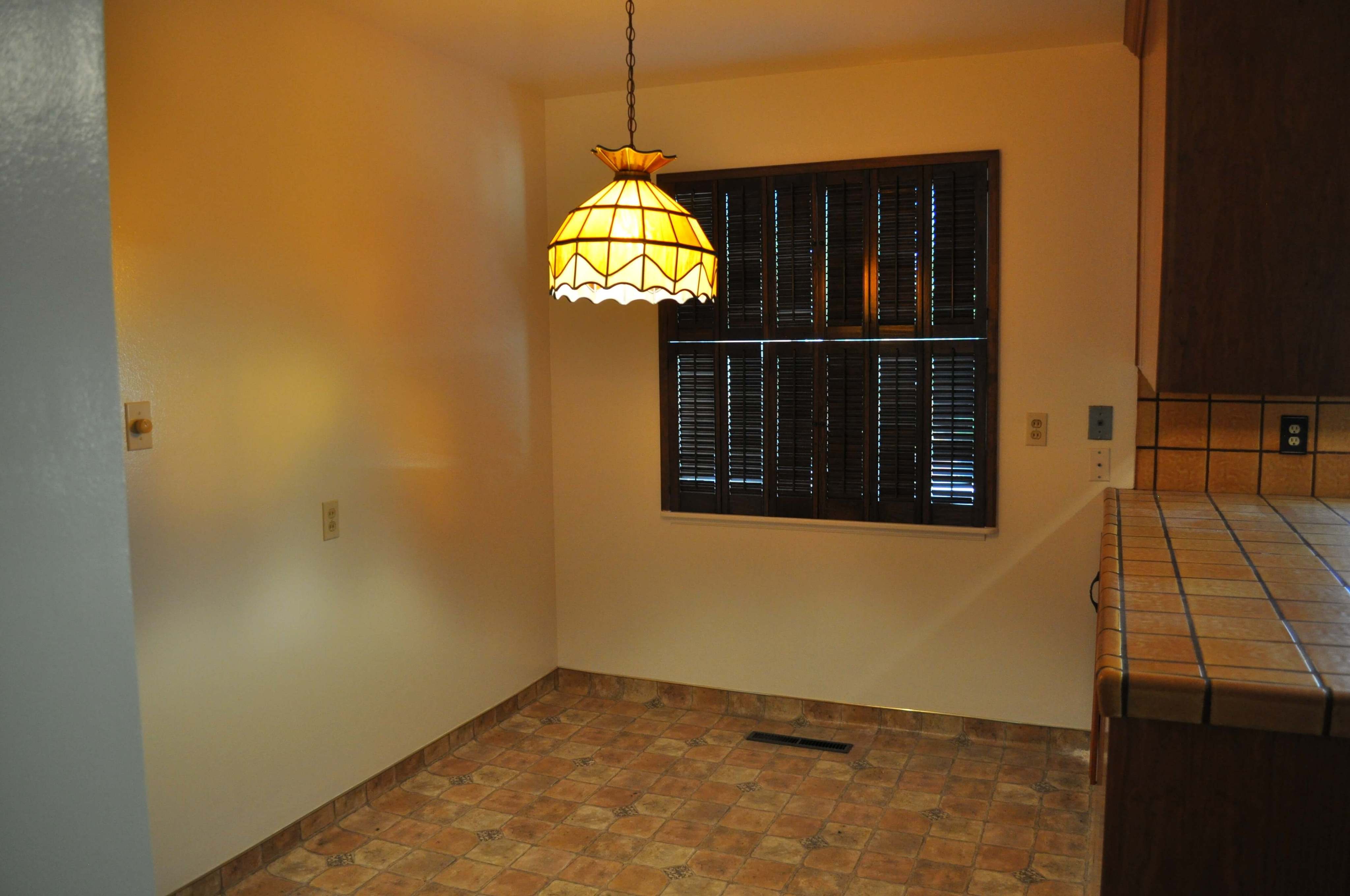 3x2.5 Dining Area