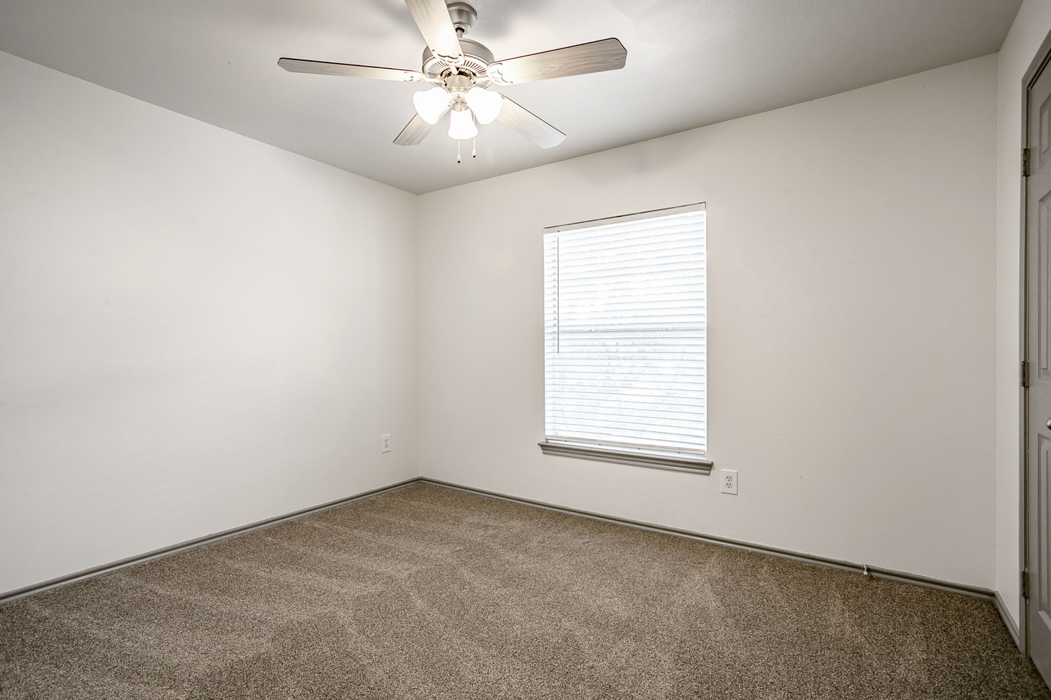 View Photos Take A Virtual Tour McKinney Park Apartments   5eb9c1d51cda92.85325184748 