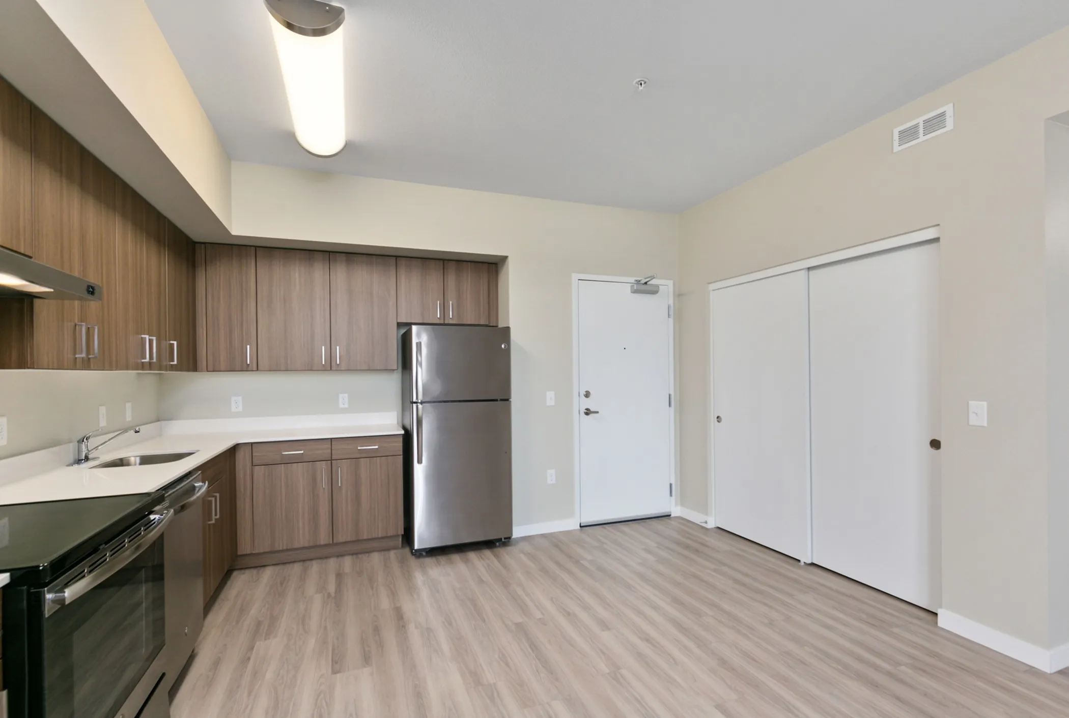 Kitchen/Entrance