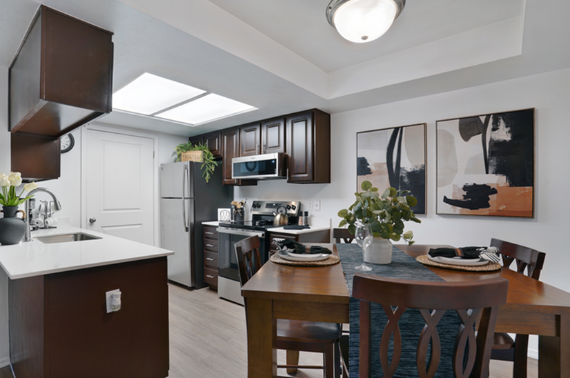 Modern Kitchen and Dining Area
