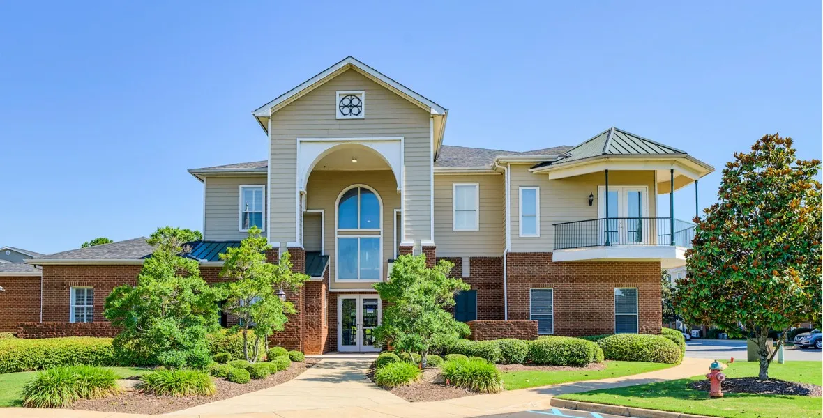 Vie at University Downs | Off-Campus Housing | University of Alabama | Apartments Tuscaloosa, AL