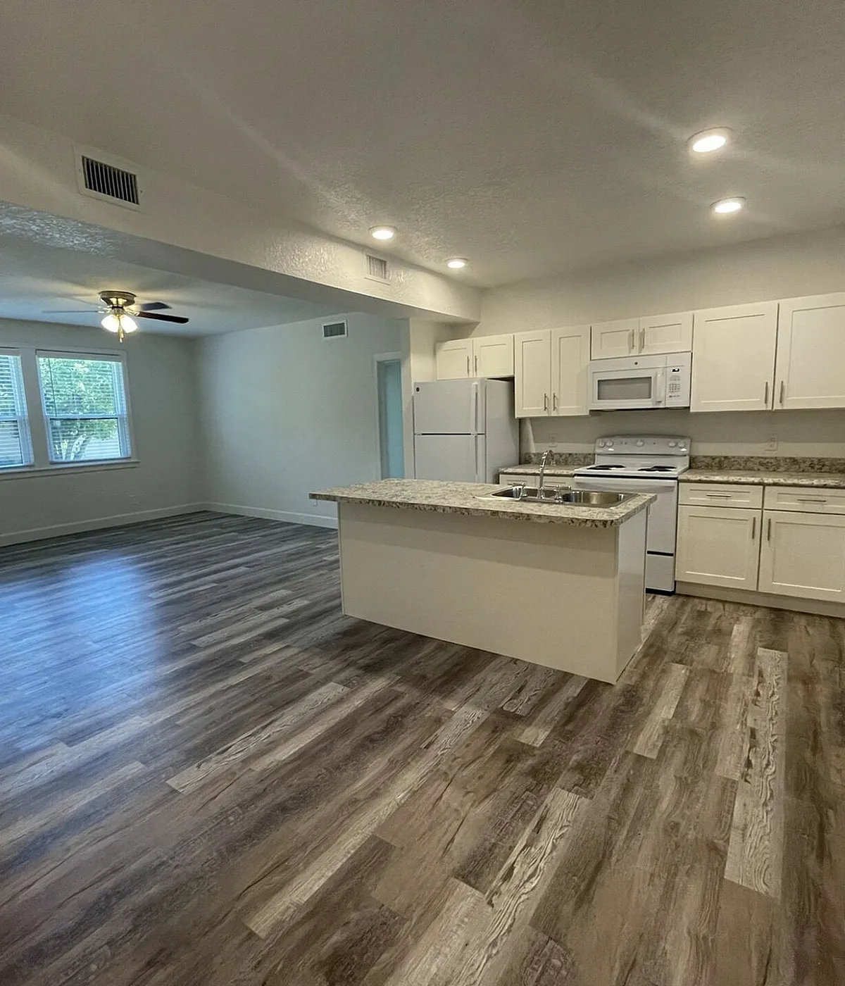 Riviera Park Apartments