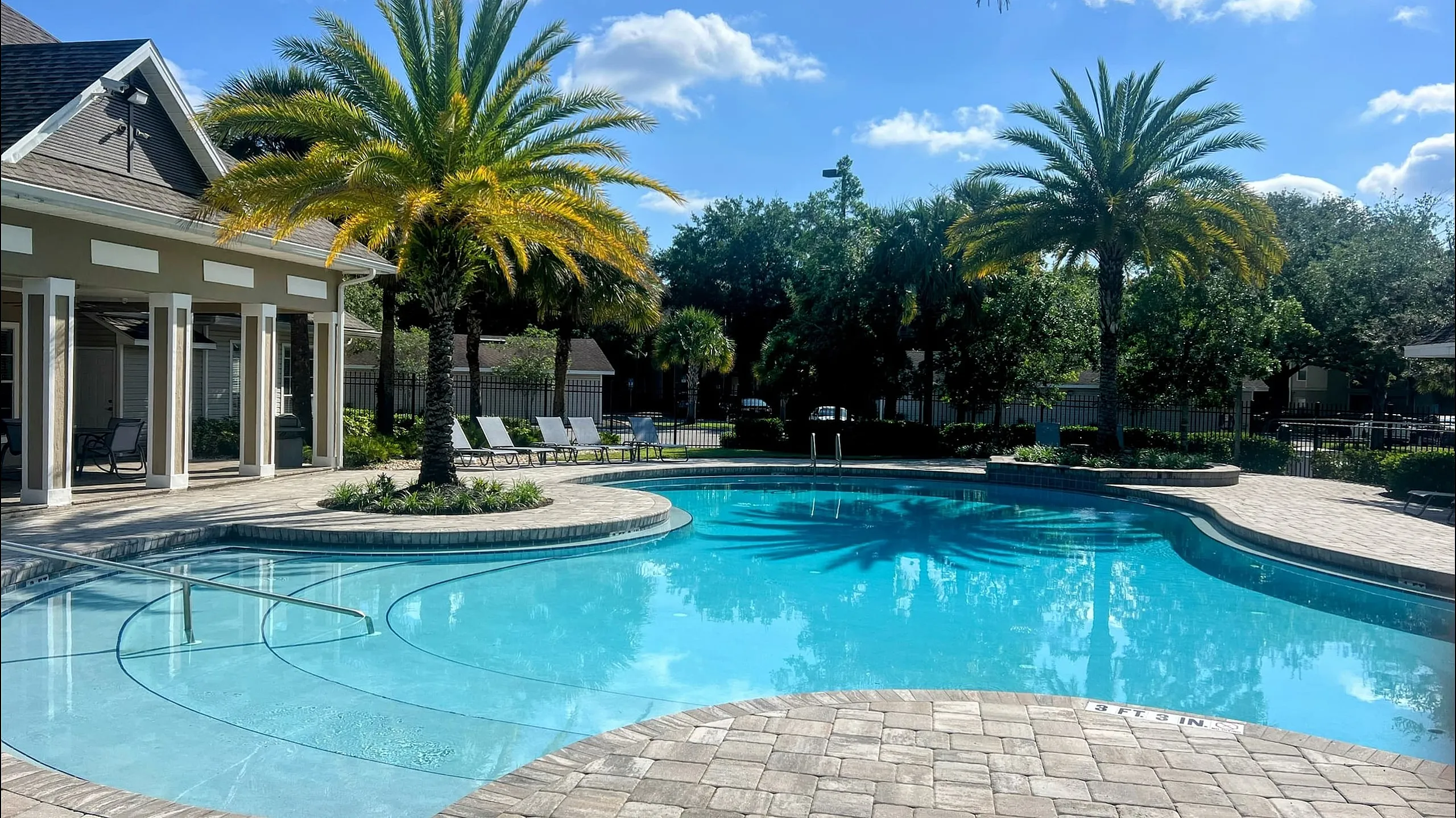 Creekside Park Pool