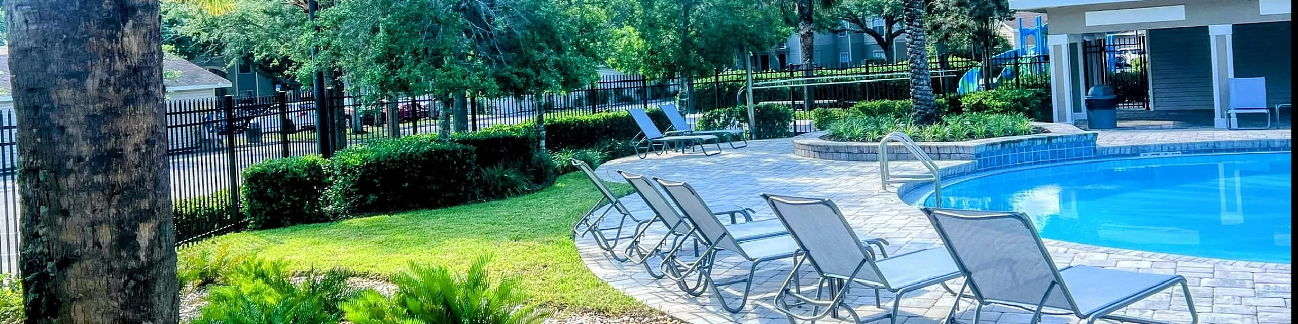 Creekside Park Apartments Poolside