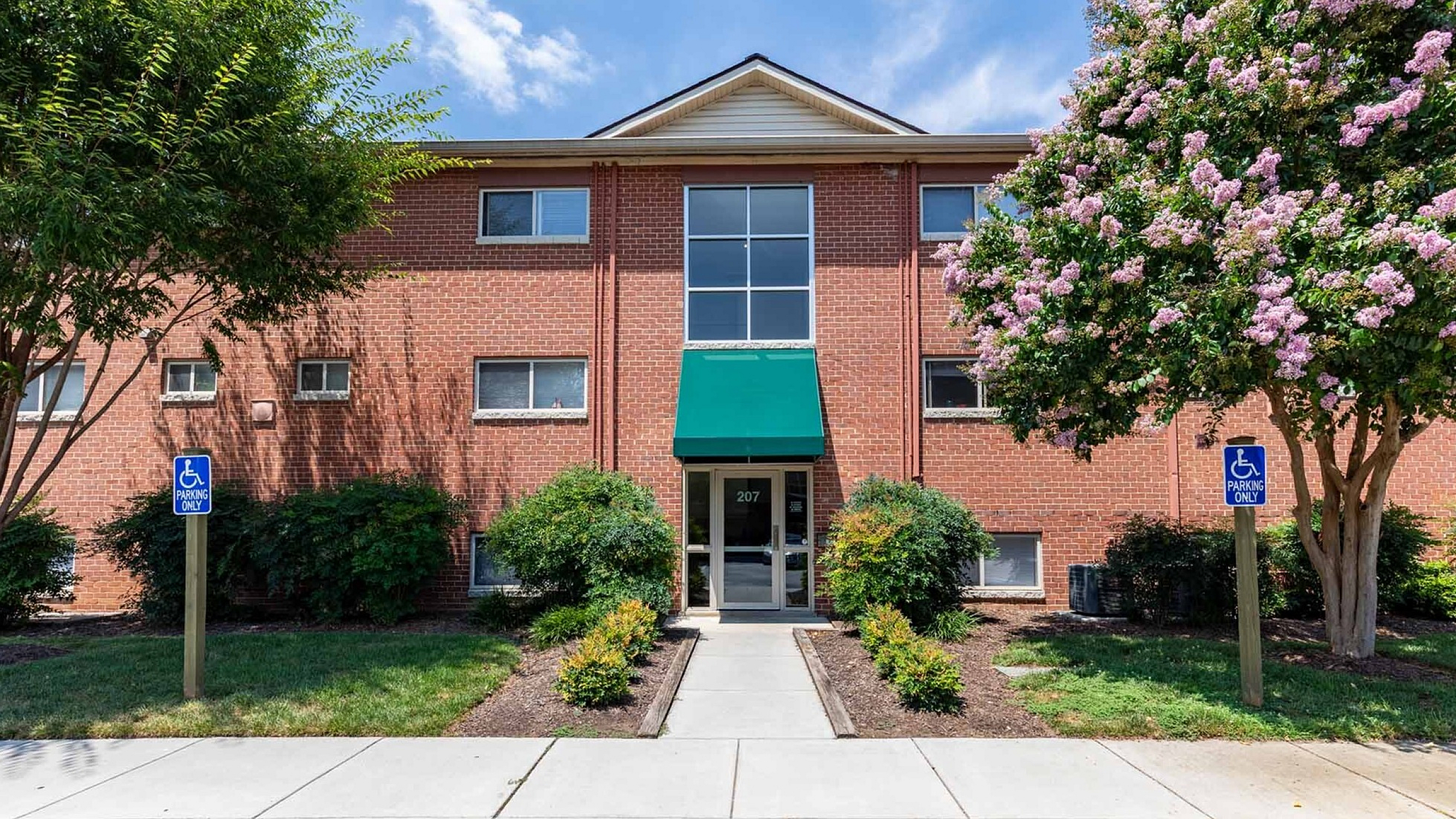 Crain Court Apartments
