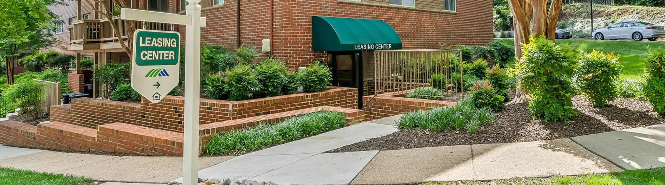 Montrose Manor Apartments