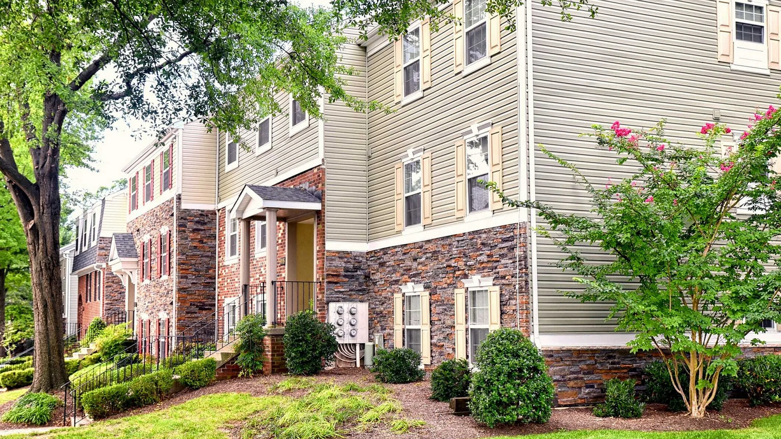 Woodlawn Village Apartments