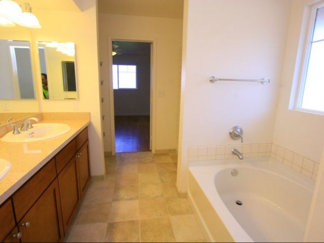 5-Bedroom Senior Officer Home on Tripler and Red Hill, master bath with shower and soaking tub