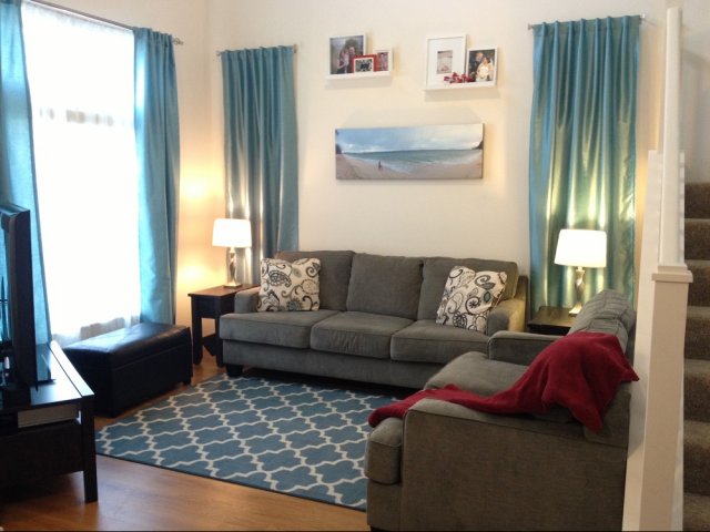 4-bedroom two story single family home on FTSH, AMR, Living Room