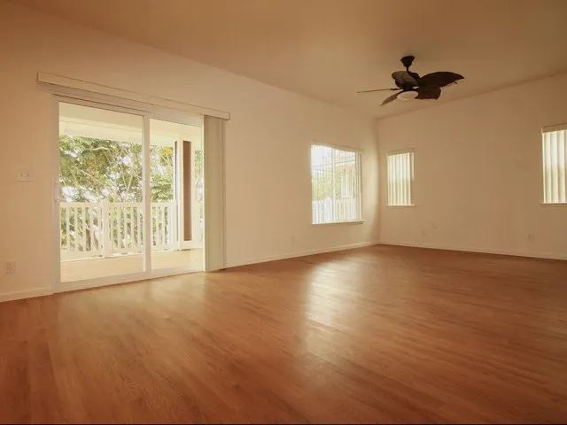 3-bedroom SO home, large family room off kitchen