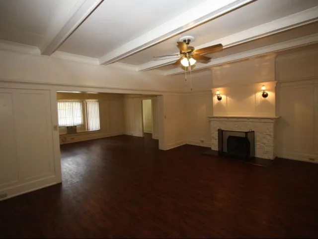 5-bedroom historic woodie on Schofield, living  dining room