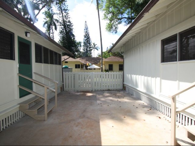 5-bedroom historic woodie on Schofield, enclosed back lanai