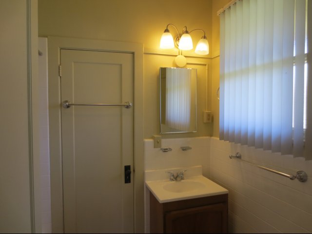 2-Bedroom single level duplex on Wheeler, fully renovated, active duty, military retiree, Dod eligible, promotional rate