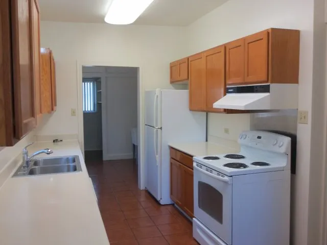 2-bedroom historic single family home, kitchen wiht ample cabinets