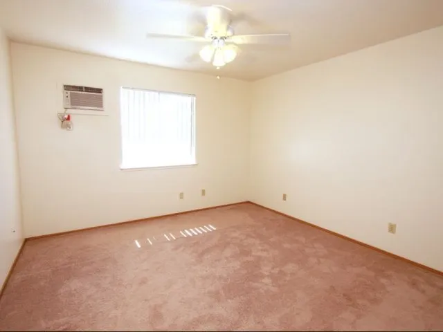 3-bedroom two story townhome on HMR, large master bedroom suite