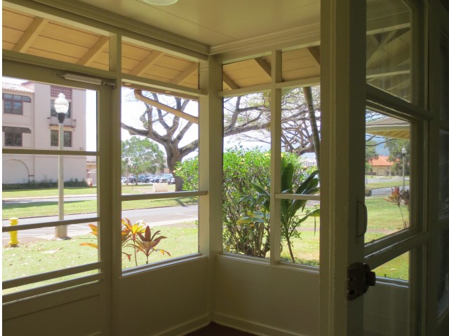 2BR single level duplex on Wheeler, enclosed lanai in front