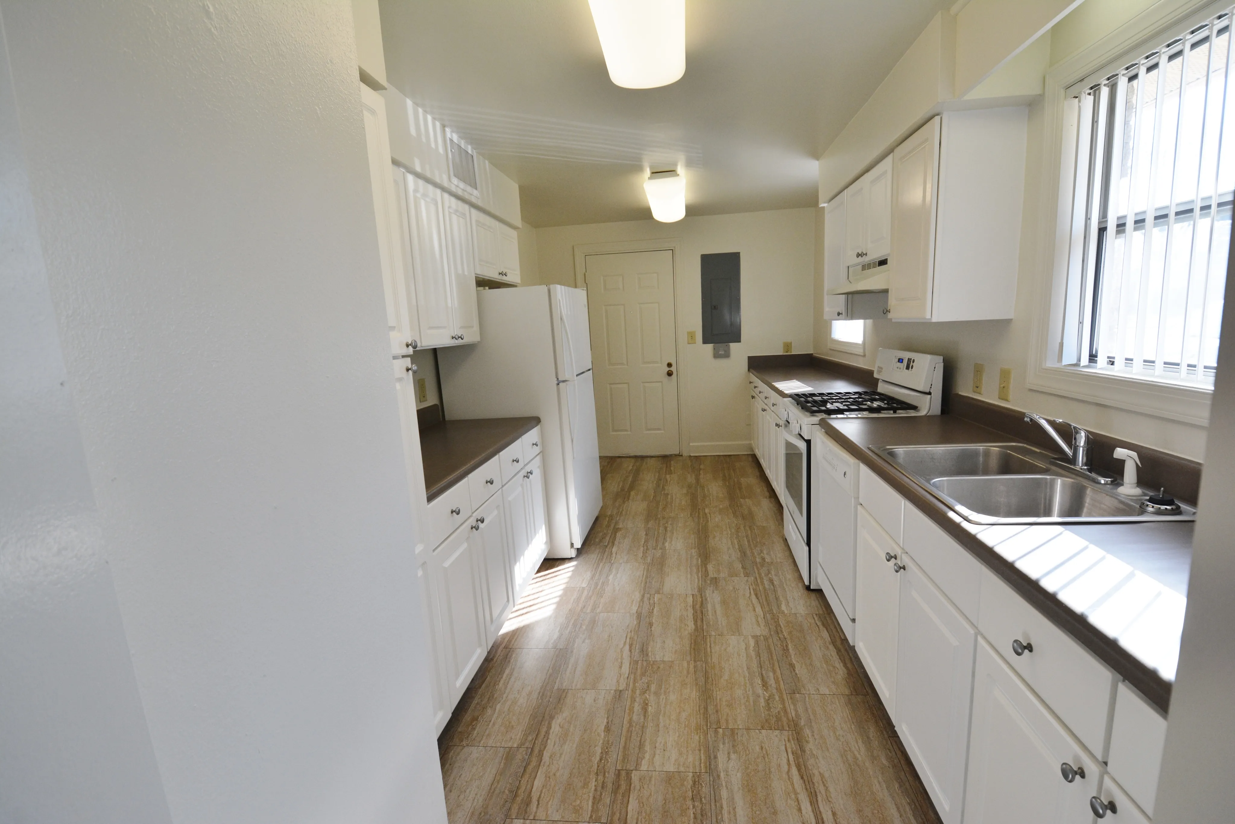 Modern Kitchen | Fort Campbell KY Apartment For Rent | Campbell Crossing