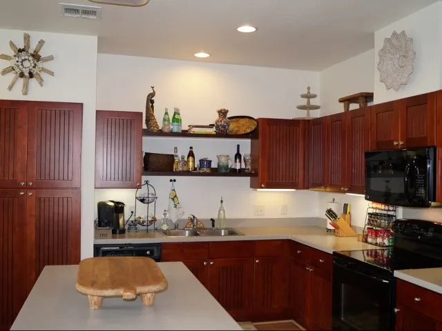 4-bedroom two story multiplex towhome on FTSH, AMR, large kitchen with storage