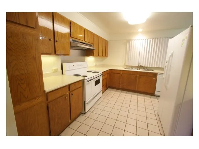 3-bedroom renovated legacy single family home on FTSH, kitchen with ample storage