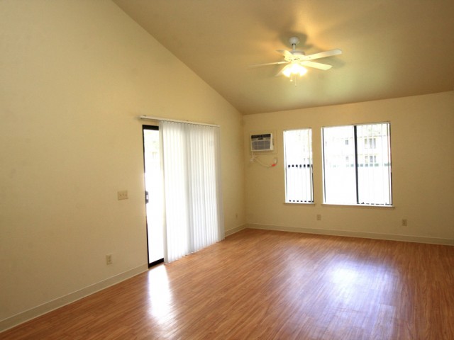 4-bedrrom two story renovated tonwhome, large living room
