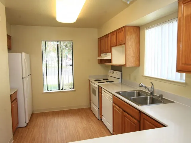 4-bedrrom two story renovated tonwhome, kitchen with ample storage