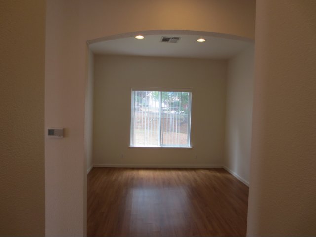 4-bedroom SO home on FTSH, Simpson Wisser, separate dining room