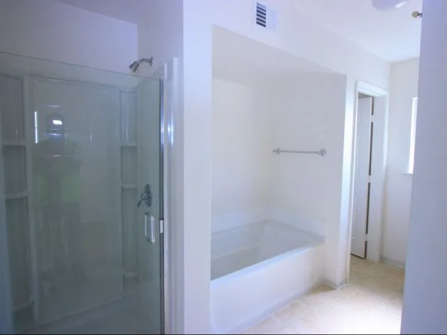 5-bedroom new single family home on FTSH, AMR, master bath with shower and separate tub