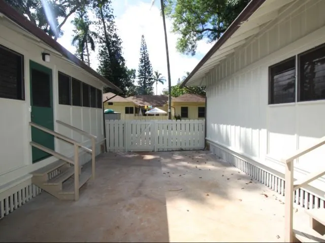 4-bedroom historic woodie on Schofield, enclosed back patio
