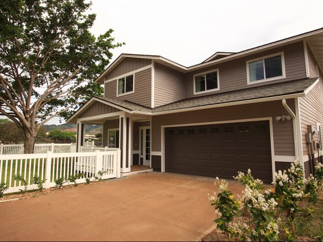 5-bedroom new single family home on FTSH, AMR, exterior with 2-car garage, withf fenced in front or back yard.
