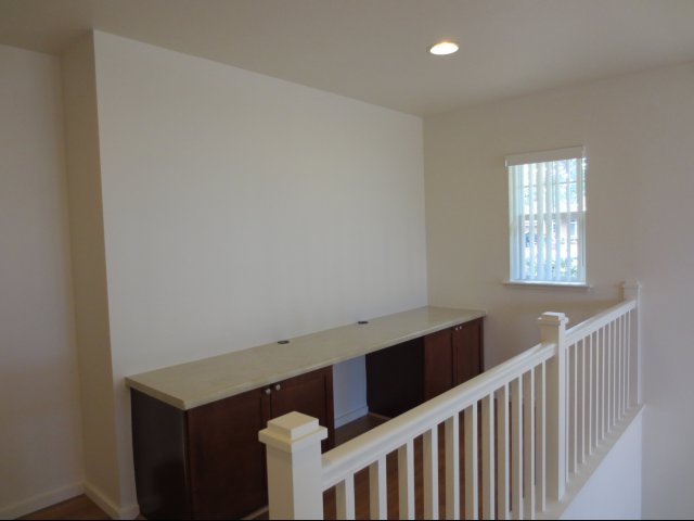 4-bedroom SO home on FTSH, Simpson Wisser, tech station by second floor landing