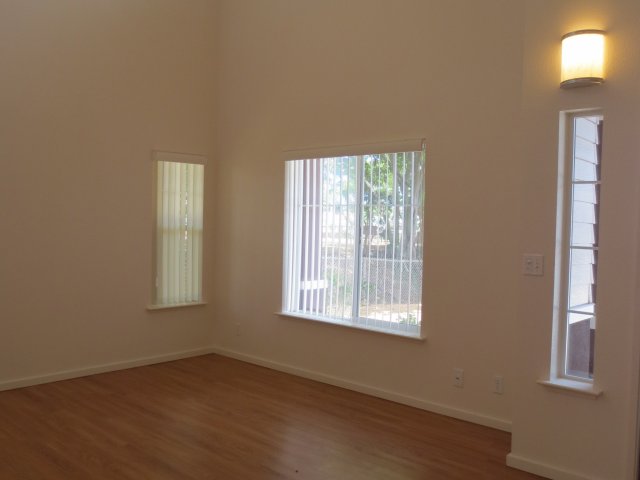 4-bedroom SO home on FTSH, Simpson Wisser, front entry