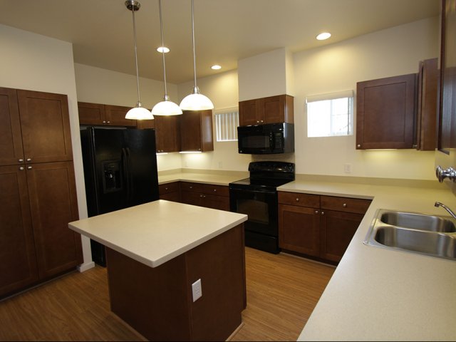 4-bedroom SO home on FTSH, Simpson Wisser, kitchen with ample storage and corian counter top
