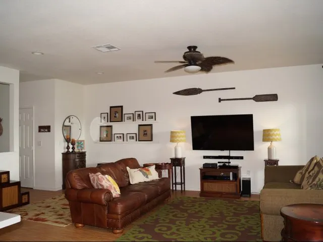 4-bedroom two story multiplex towhome on FTSH, AMR, large living room
