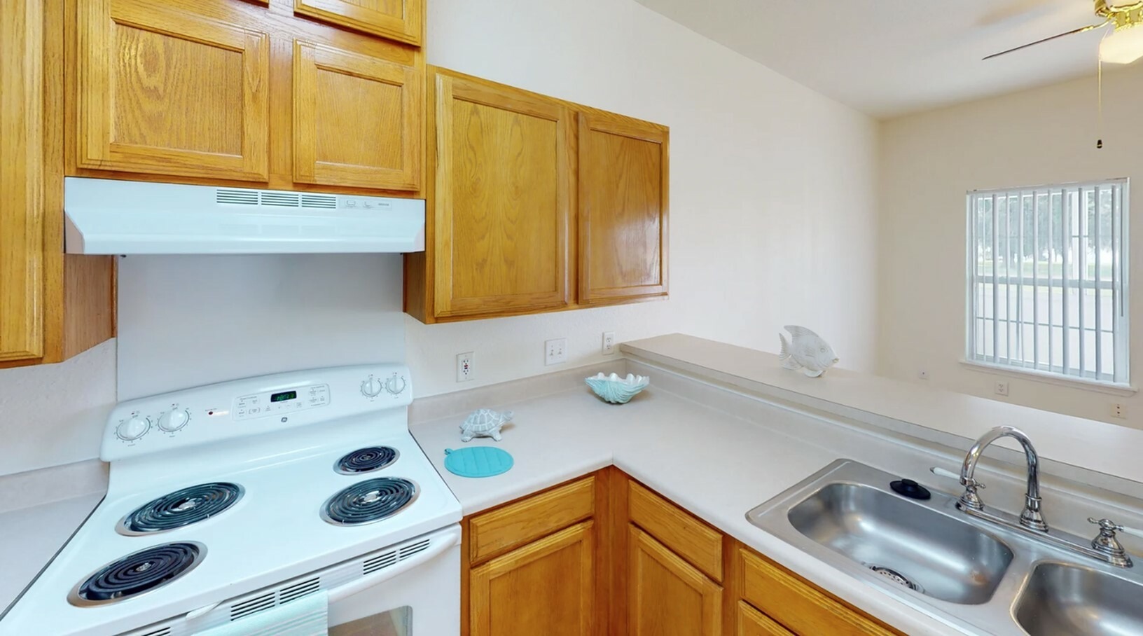 4 bedroom home l Beaufort SC area l rental homes near Port Royal l