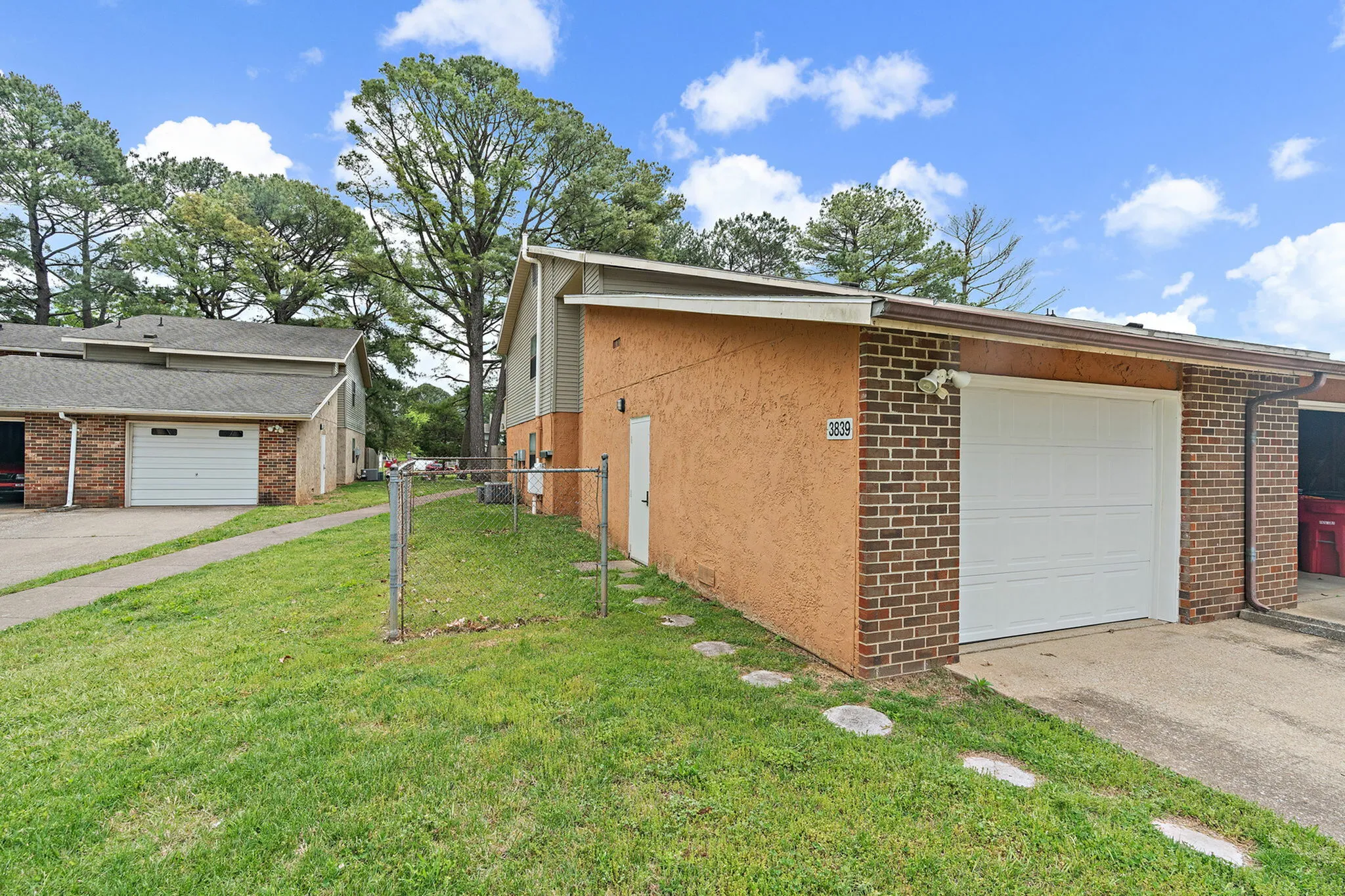 2 bedroom with garage