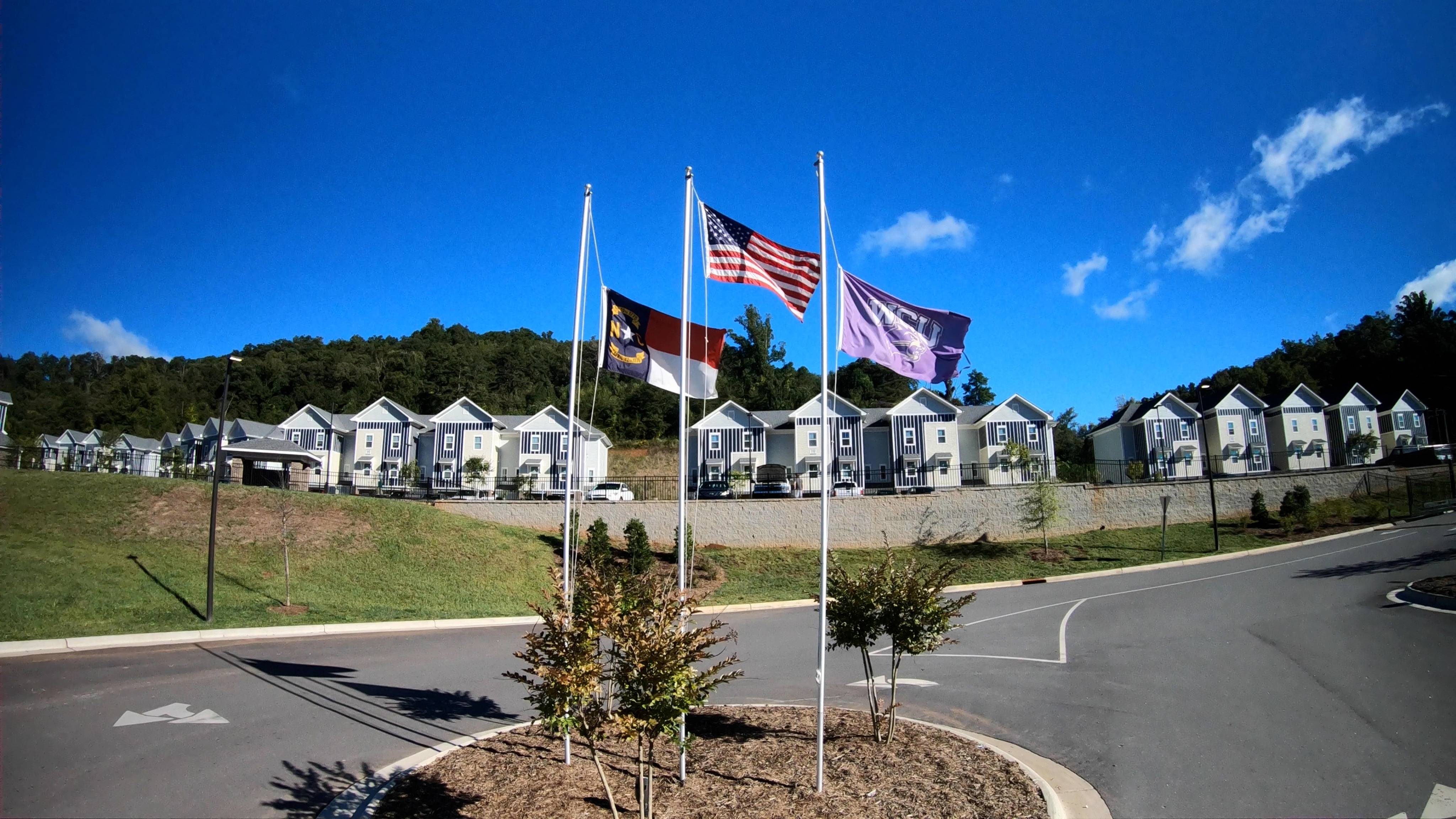 Photo & Tour Bellamy Western Apartments in Cullowhee, NC