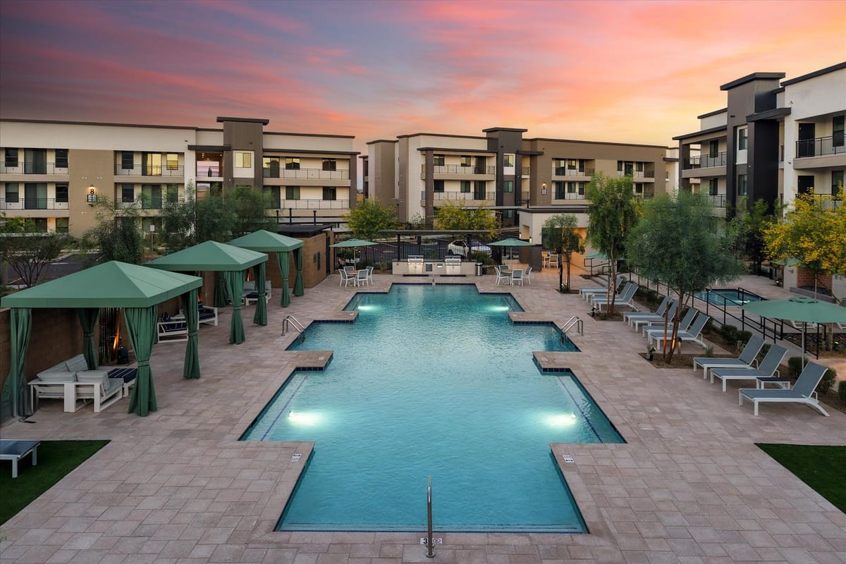 Resort-Style Pools: Your Everyday Oasis